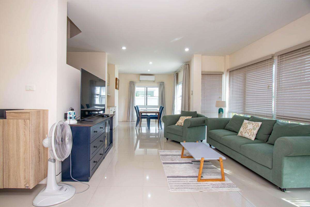 Exquisite 3 BR Townhome for Rent: Ideal Location, Fully Furnished — Pa Daet, Chiang Mai (photo 2)